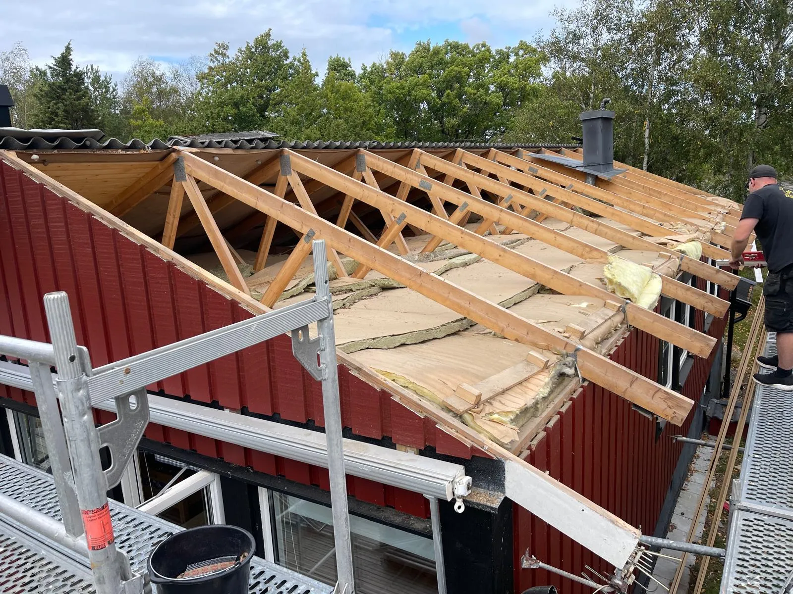 Komplett takbyte på 70-talsvilla i Pixbo utfört av Molnlycke Bygg
